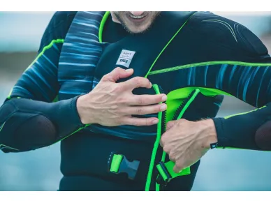 130-3-244921001_action kuva